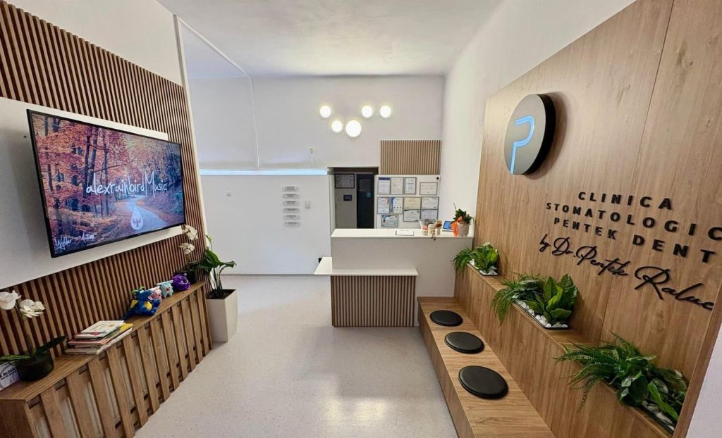 a picture of the main reception of Pentek Dent, a dental clinic in Bucharest, Romania